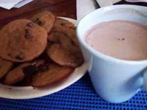 hot-chocolate-and-cookies