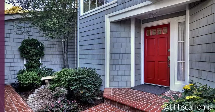 bold-front-door-entryway