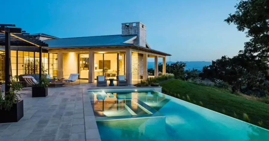 homes-with-infinity-pools