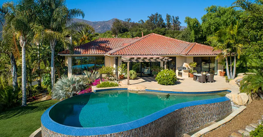 homes-with-infinity-pools