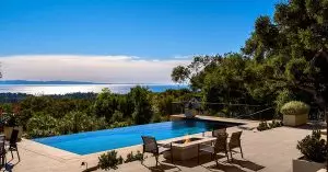 homes-with-infinity-pools