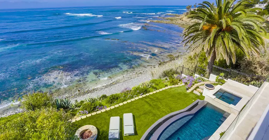 homes-with-infinity-pools