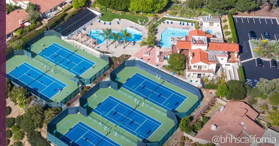 homes-sports-facilities-tennis-courts