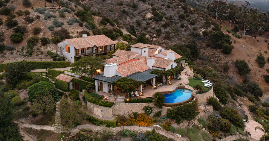 Aerial view showing homes with guest houses 