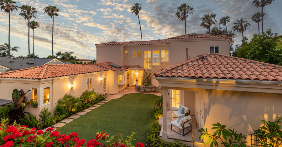 Outdoor courtyard of La Jolla home with guest house 