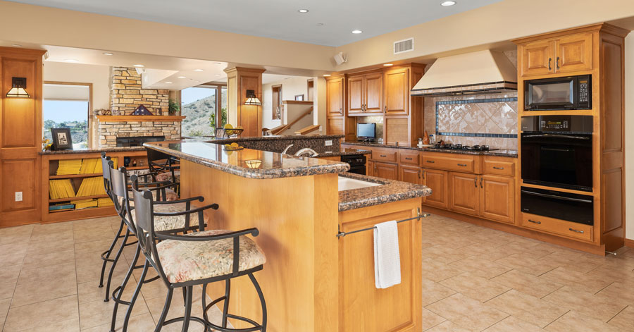 Spacious chef's kitchen with breakfast bar