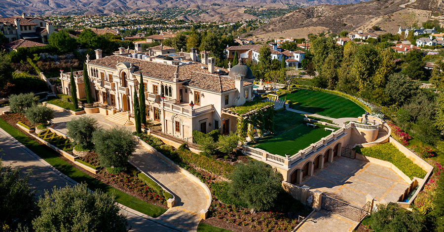 Aerial view of large Italiante estate