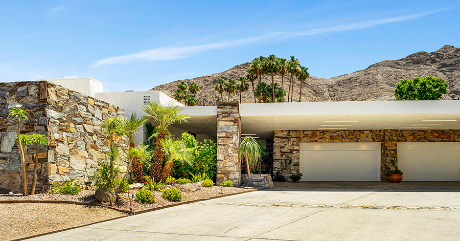 exterior and driveway of Thunderbird Heights home in Rancho Mirage