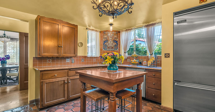 Spanish-style kitchen 